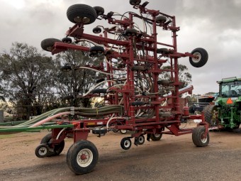 Morris C1 Contour Drill and John Deere 787 8000L Aircart