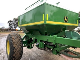 Morris C1 Contour Drill and John Deere 787 8000L Aircart