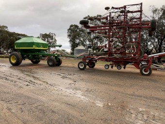 Morris C1 Contour Drill and John Deere 787 8000L Aircart