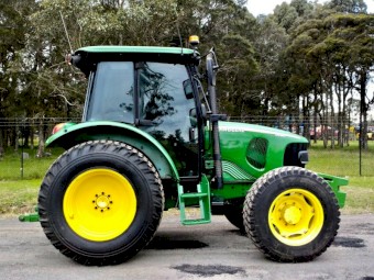 2010 John Deere 5620M 4x4 Agricultural Farm Tractor