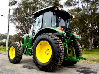 2010 John Deere 5620M 4x4 Agricultural Farm Tractor