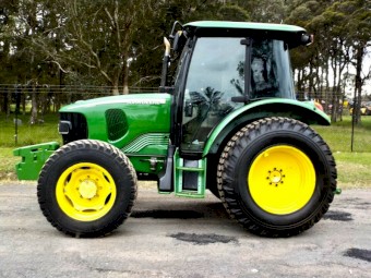 2010 John Deere 5620M 4x4 Agricultural Farm Tractor