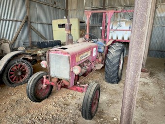 International A414 Tractor