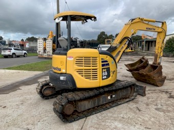 PC55MR-3 KOMATSU EXCAVATOR WITH 4 BUCKETS