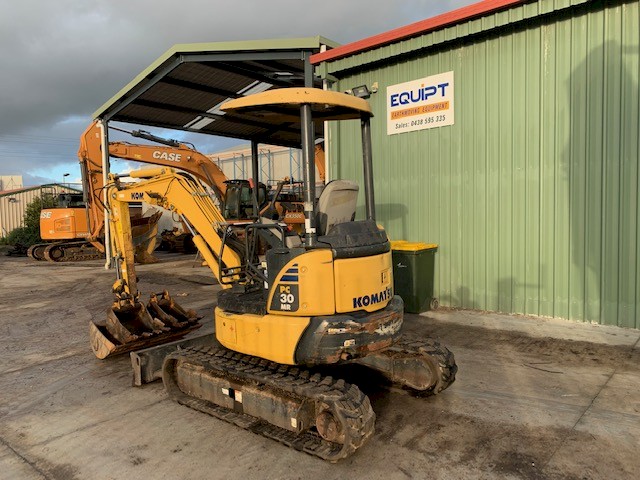 PC30MR-3 WITH 3 BUCKETS