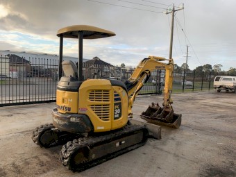 PC30MR-3 WITH 3 BUCKETS