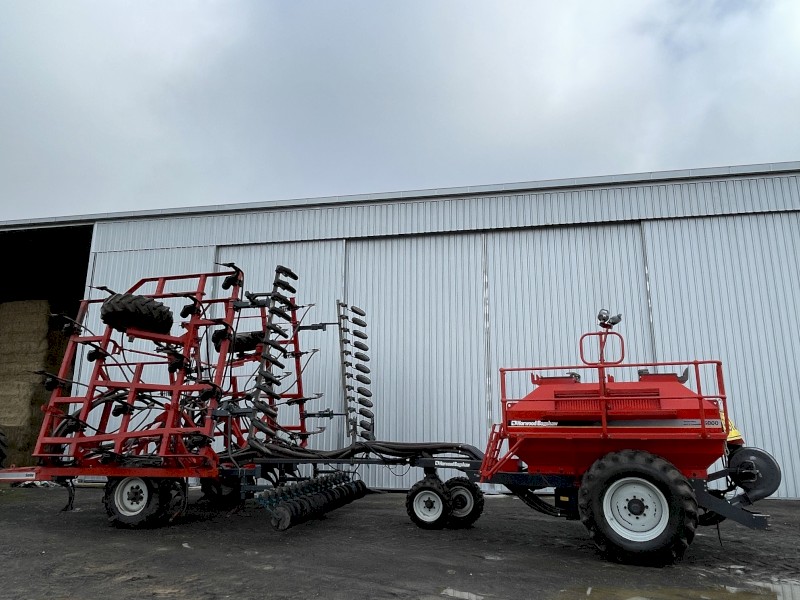 2004 Horwood Bagshaw 36' Airseeder Bar and 6000L Aircart