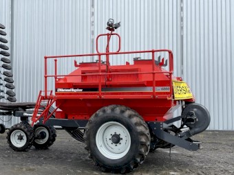 2004 Horwood Bagshaw 36' Airseeder Bar and 6000L Aircart