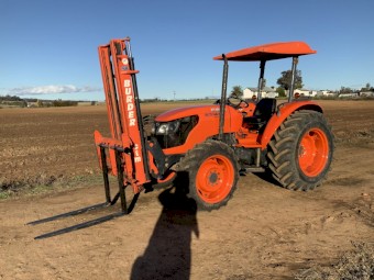 2011 Kubota M7040SU Tractor