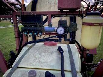 Hardi Commander 4224 Boom Spray.