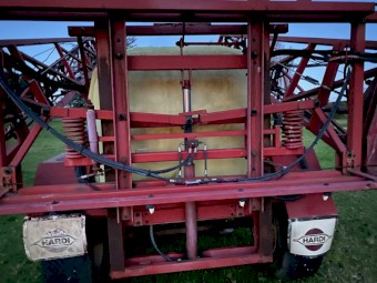 Hardi Commander 4224 Boom Spray.