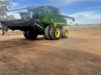 2005 John Deere 9760STS Header