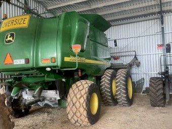 2005 John Deere 9760STS Header