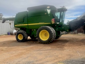 2005 John Deere 9760STS Header