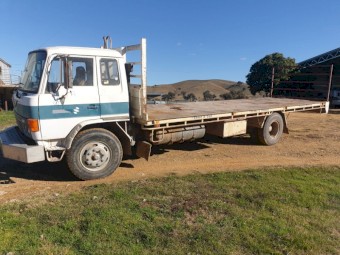 1985 Hino FF177K Flat Top 