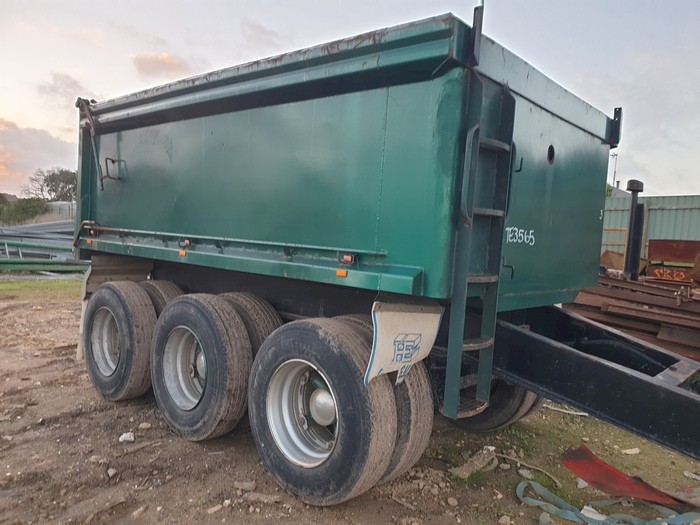 Tri Axle Pig Trailer
