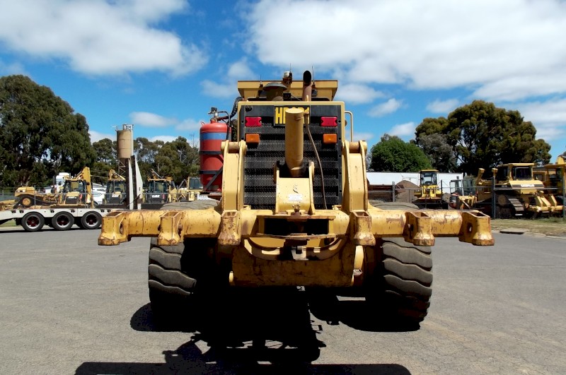 Caterpillar 16H Grader