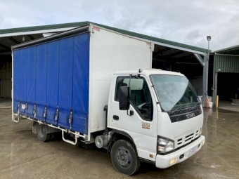 Under Auction - (A177) 2005 Isuzu 200 