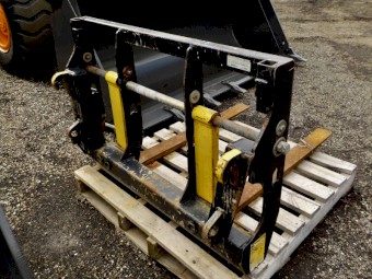 CHALLENGER Heavy Duty Front End Loader 2500kg Combo Hay Bale/Pallet Fork Attachment