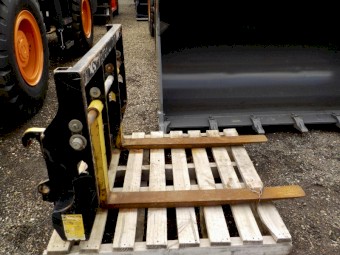 CHALLENGER Heavy Duty Front End Loader 2500kg Combo Hay Bale/Pallet Fork Attachment