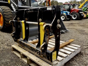 CHALLENGER Heavy Duty Front End Loader 2500kg Combo Hay Bale/Pallet Fork Attachment