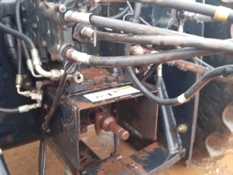 2005 New Holland TJ325 Tractor