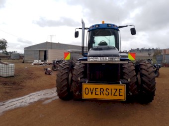 2005 New Holland TJ325 Tractor