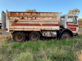 1977 Mercedes Benz 2224 V series bogie drive farm tipper. (No Go) ONO.