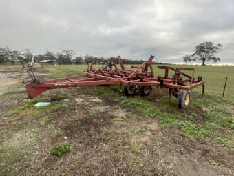 25ft International Chisel Plough