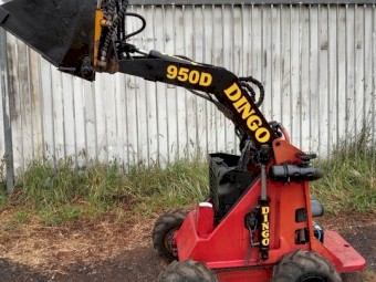Dingo 950D Skid Steer w/ extra-wide 4-in-1 Bucket