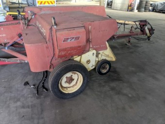 New Holland 275 Baler