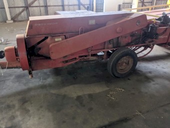 New Holland 275 Baler