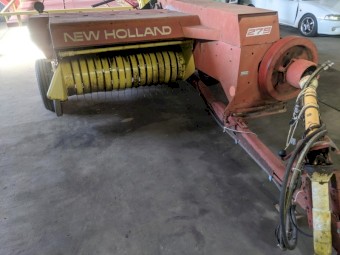 New Holland 275 Baler