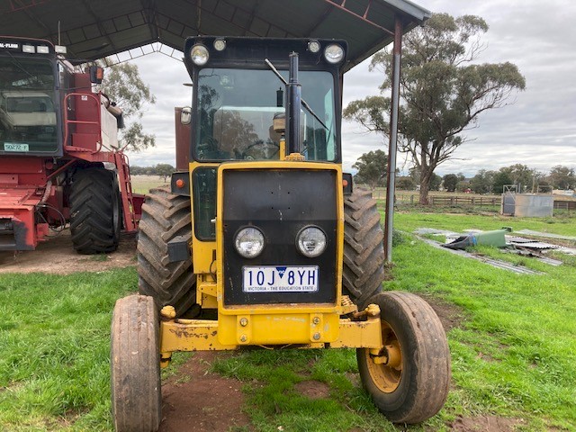 John Deere/Chamberlain 3880 Tractor
