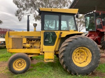 John Deere/Chamberlain 3880 Tractor