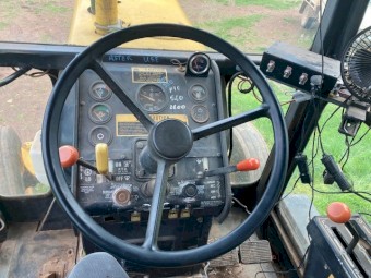 John Deere/Chamberlain 3880 Tractor