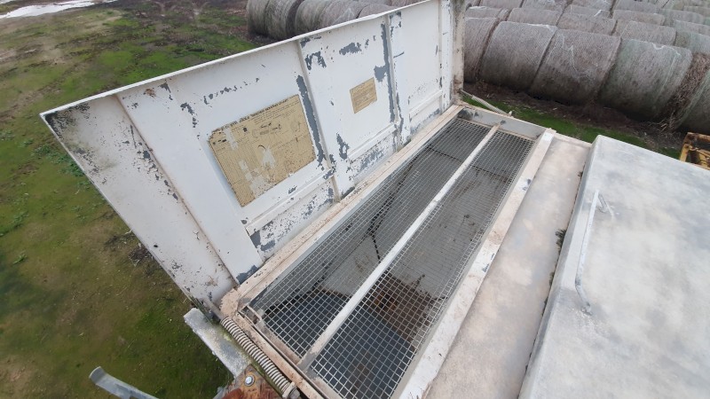 CONNOR SHEA EC STRADDLE SEEDER 32FT WITH PRICKLE CHAIN AND SMALL SEED BOX