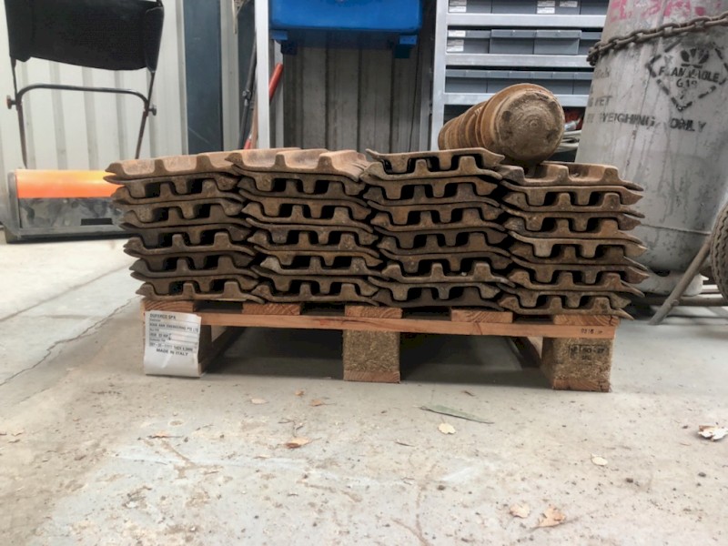 Komatsu PC200 Track Parts