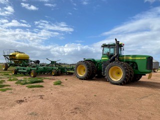 2013 John Deere 1890 Disc Seeder & 2003 John Deere 1910 Air Cart