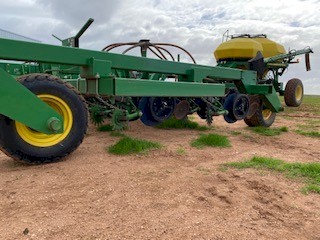 2013 John Deere 1890 Disc Seeder & 2003 John Deere 1910 Air Cart