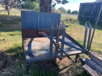 (A156)  Table Style Calf Cradle