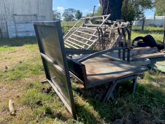 (A156)  Table Style Calf Cradle