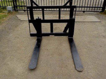 Heavy Duty 2500 kg Tractor Pallet Fork Attachment