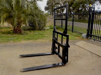 Heavy Duty 2500 kg Tractor Pallet Fork Attachment