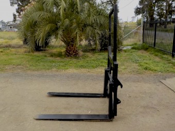 Heavy Duty 2500 kg Tractor Pallet Fork Attachment