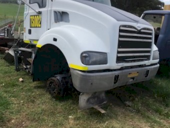 Mack 2000 model Wrecking