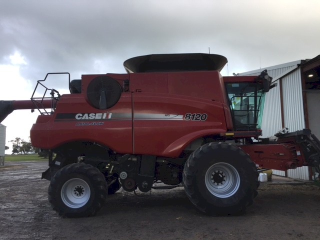 2010 Case IH 8120 Header with 40ft 2011 Case IH 2052 Front with Leith Trailer