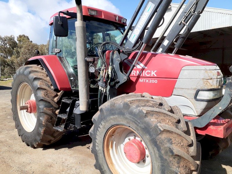 2007 McCormick MTX 200 Tractor with FEL