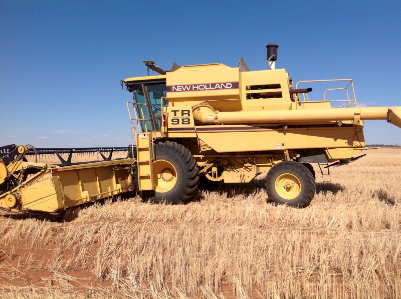 New Holland TR98 Header with 30ft Front