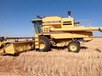 New Holland TR98 Header with 30ft Front